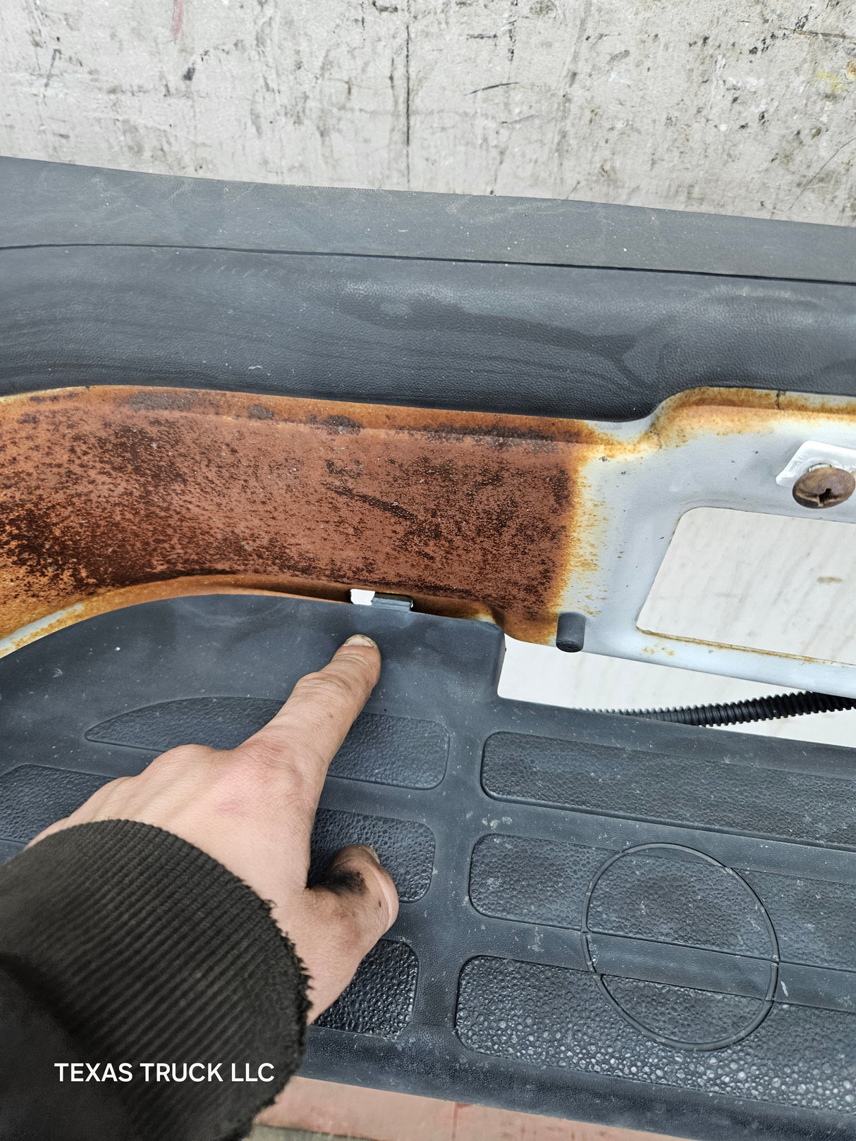 1999-2007 Chevrolet Silverado / GMC Sierra 2500 3500 HD Rear Bumper Painted