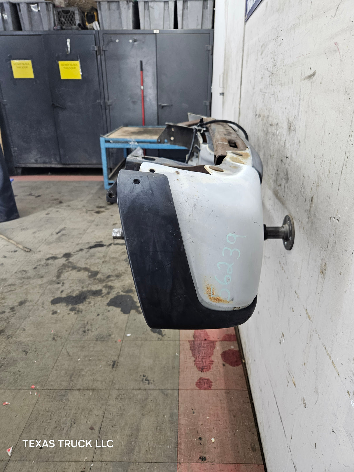 1999-2007 Chevrolet Silverado / GMC Sierra 2500 3500 HD Rear Bumper Painted