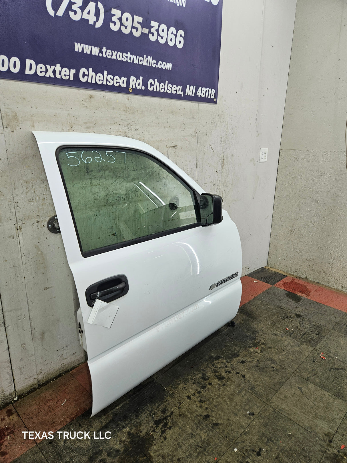 1999-2006 Chevrolet Silverado / GMC Sierra 1500 2500 3500 HD Front Passenger side Door RH