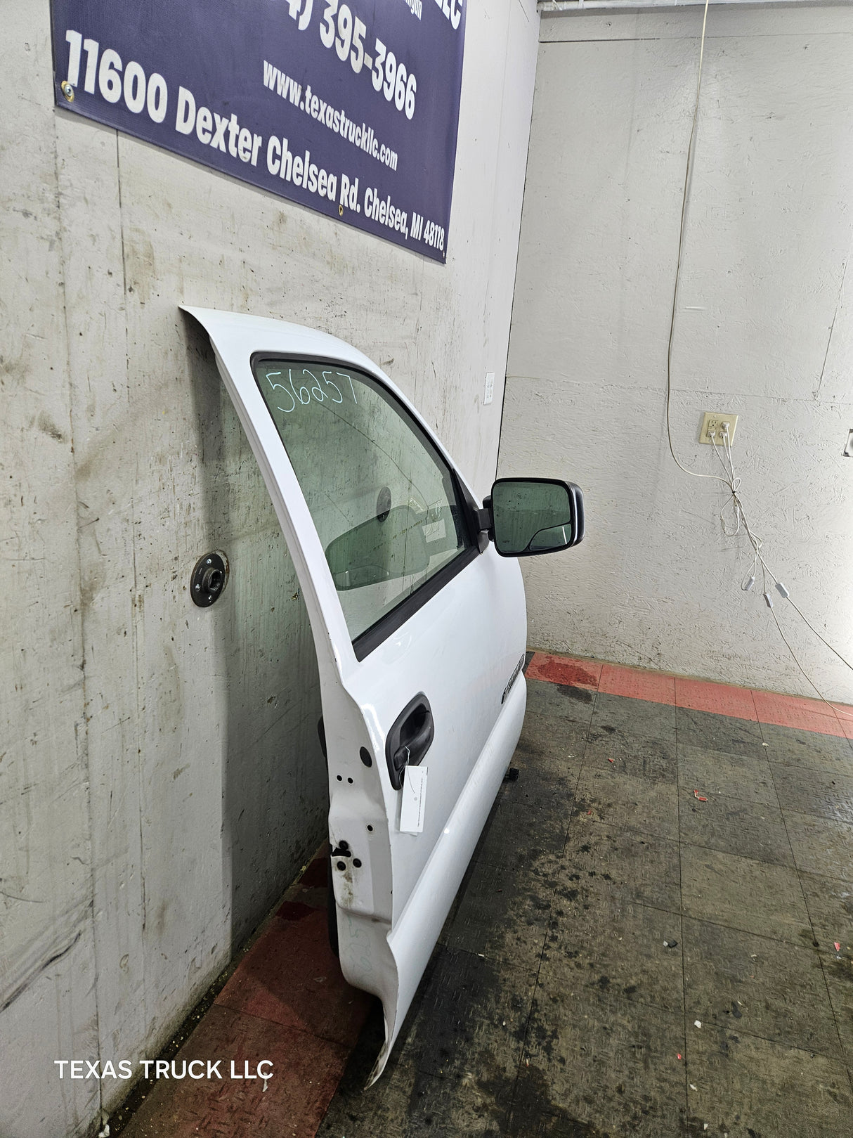 1999-2006 Chevrolet Silverado / GMC Sierra 1500 2500 3500 HD Front Passenger side Door RH