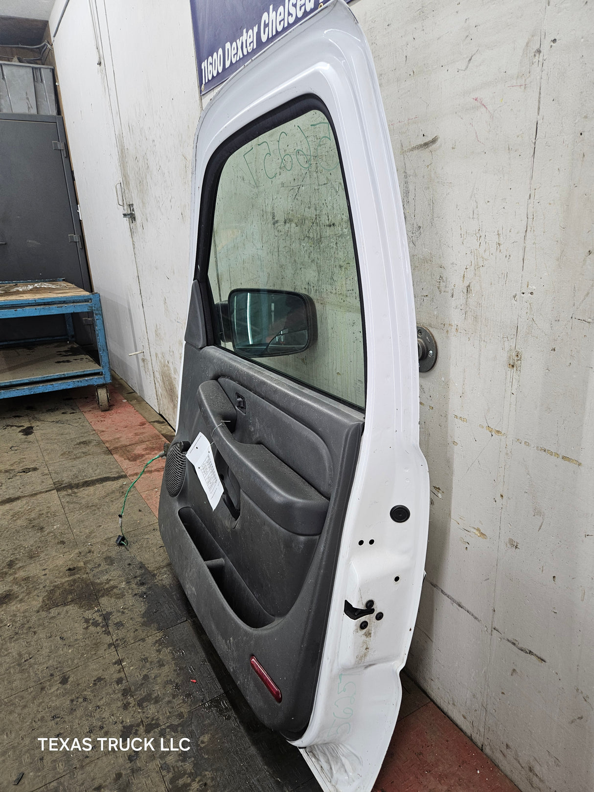 1999-2006 Chevrolet Silverado / GMC Sierra 1500 2500 3500 HD Front Passenger side Door RH