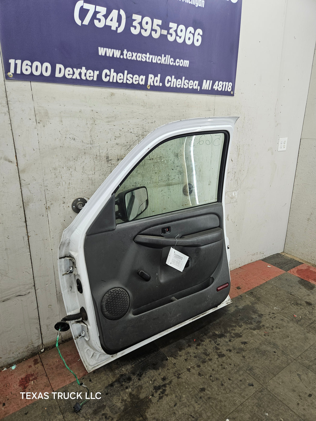 1999-2006 Chevrolet Silverado / GMC Sierra 1500 2500 3500 HD Front Passenger side Door RH