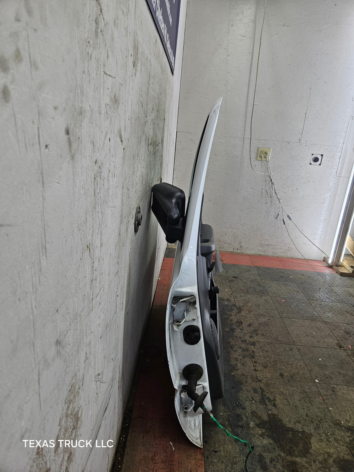 1999-2006 Chevrolet Silverado / GMC Sierra 1500 2500 3500 HD Front Passenger side Door RH