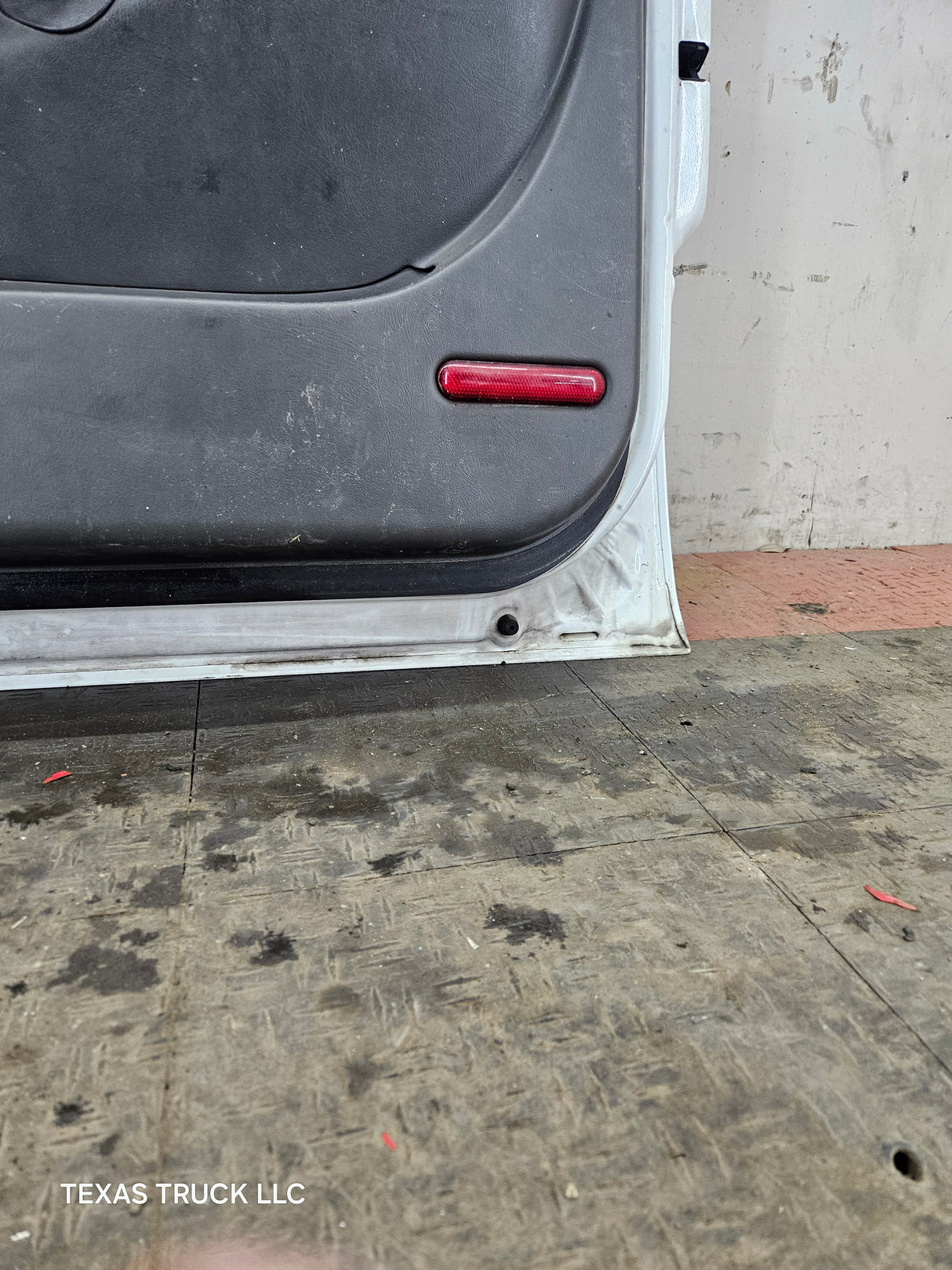 1999-2006 Chevrolet Silverado / GMC Sierra 1500 2500 3500 HD Front Passenger side Door RH