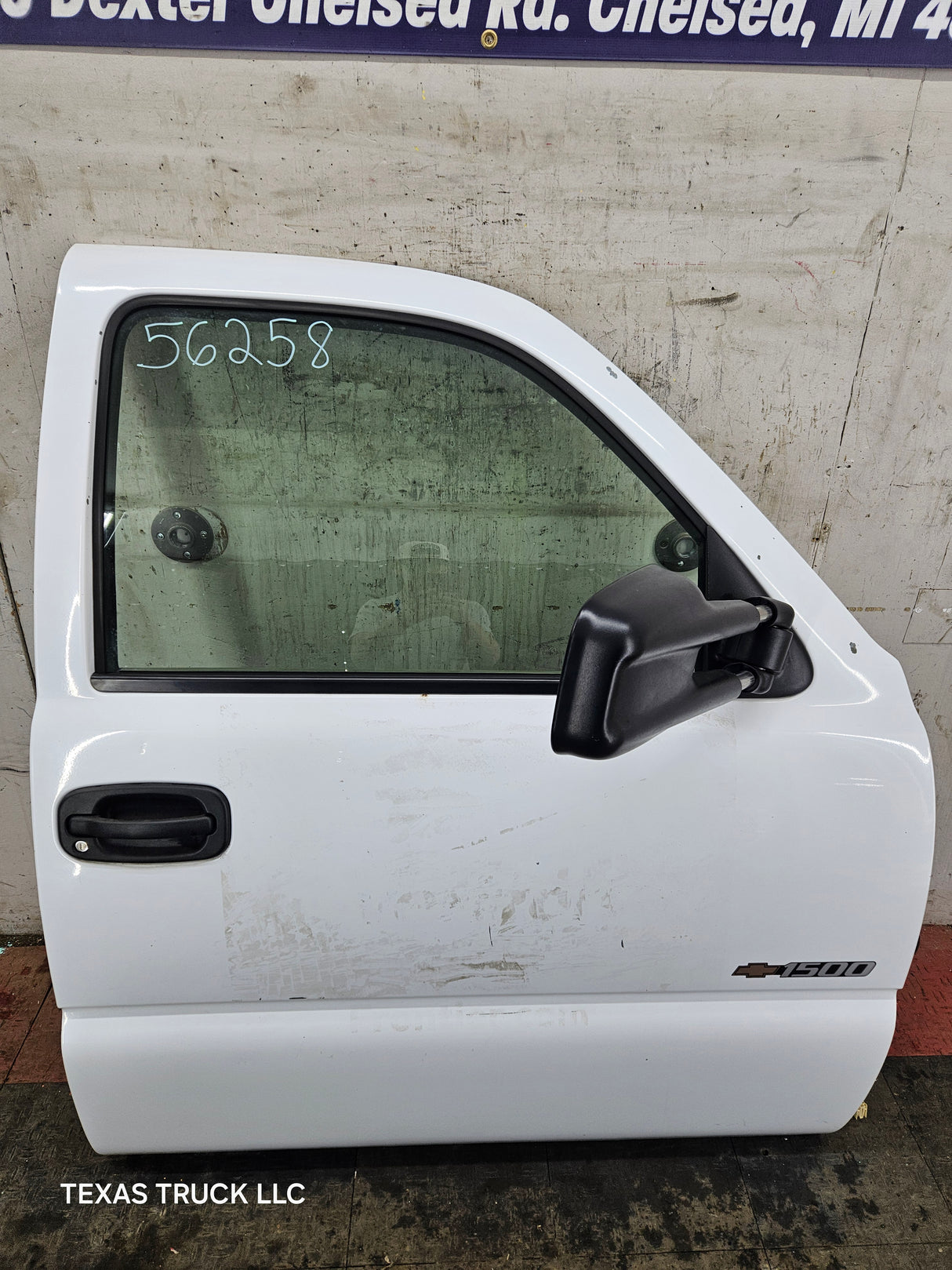 1999-2006 Chevrolet Silverado / GMC Sierra 1500 2500 3500 HD Front Passenger side Door RH