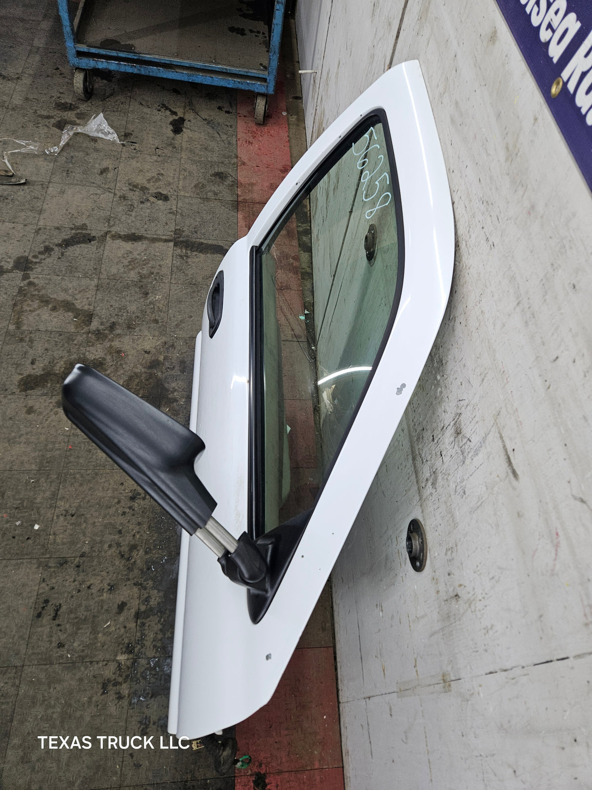 1999-2006 Chevrolet Silverado / GMC Sierra 1500 2500 3500 HD Front Passenger side Door RH