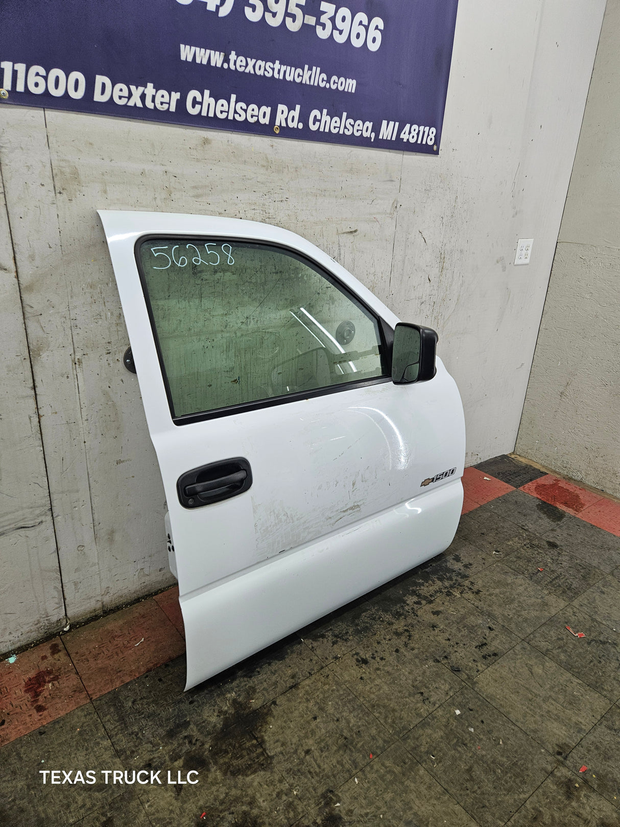 1999-2006 Chevrolet Silverado / GMC Sierra 1500 2500 3500 HD Front Passenger side Door RH