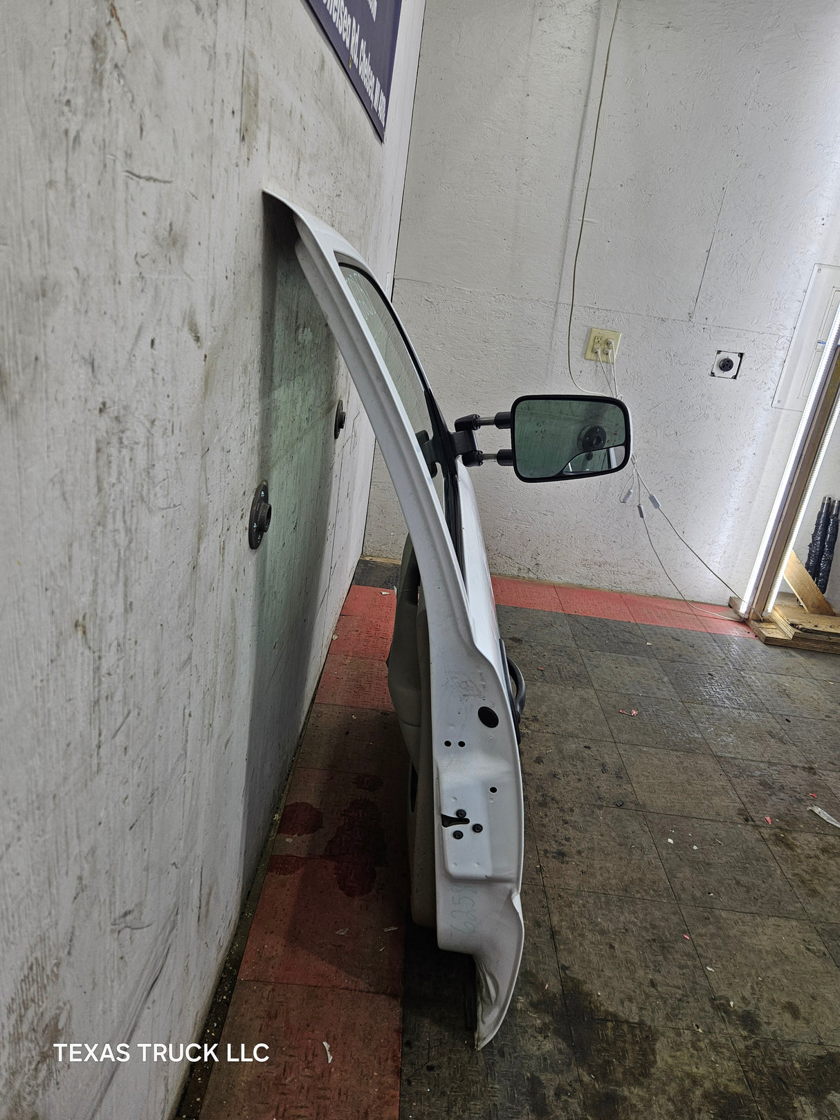 1999-2006 Chevrolet Silverado / GMC Sierra 1500 2500 3500 HD Front Passenger side Door RH