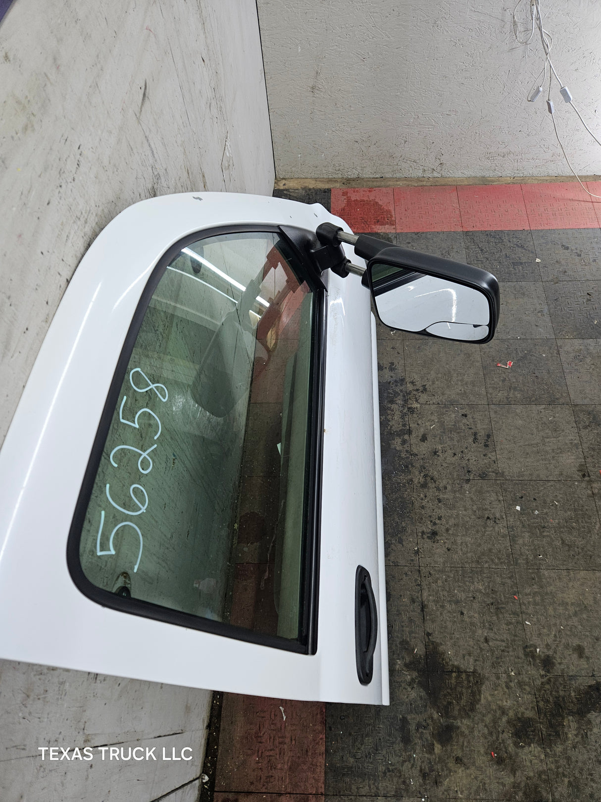 1999-2006 Chevrolet Silverado / GMC Sierra 1500 2500 3500 HD Front Passenger side Door RH