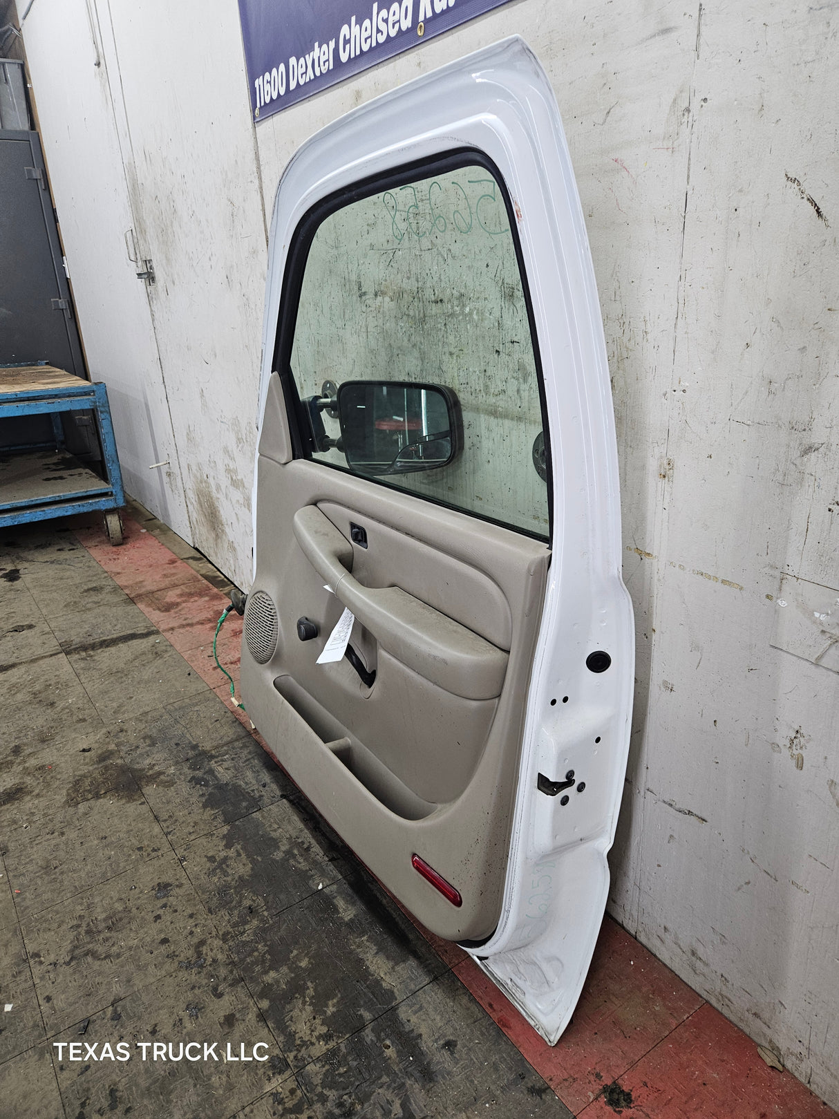 1999-2006 Chevrolet Silverado / GMC Sierra 1500 2500 3500 HD Front Passenger side Door RH