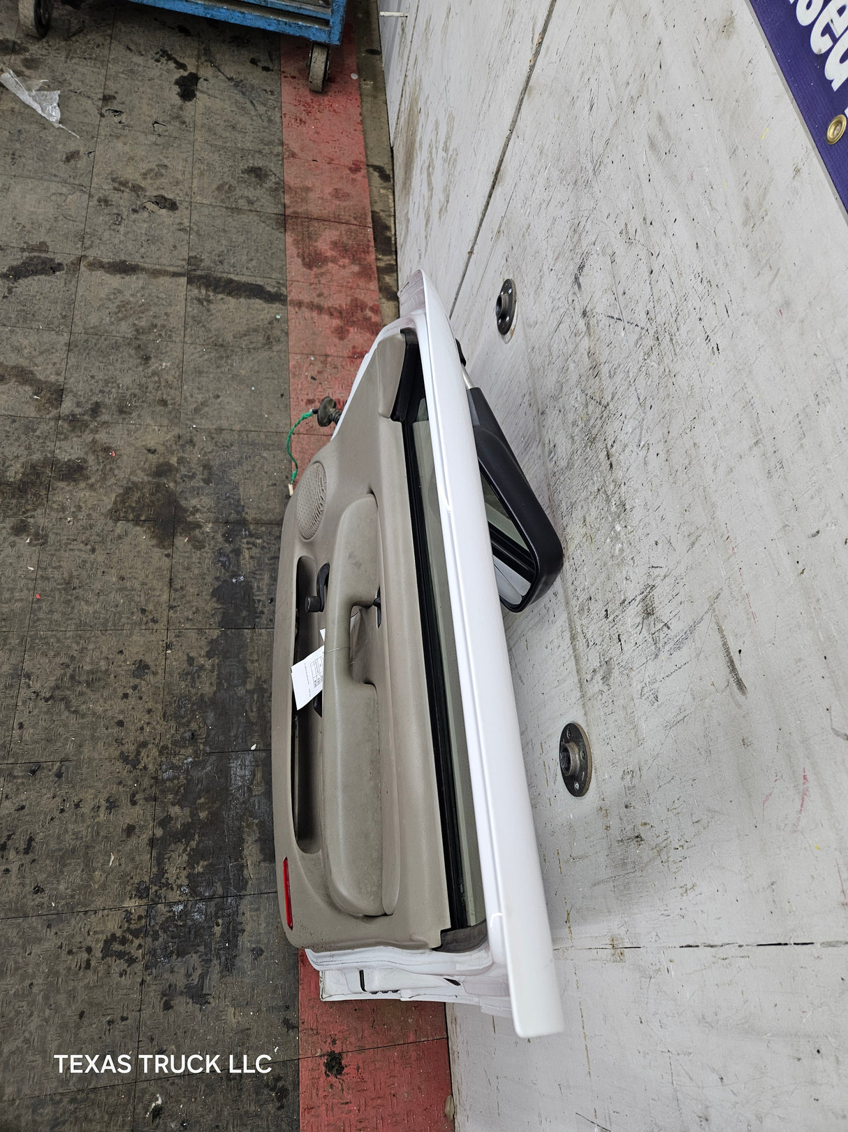 1999-2006 Chevrolet Silverado / GMC Sierra 1500 2500 3500 HD Front Passenger side Door RH