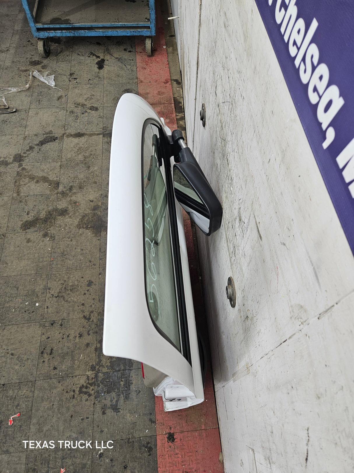 1999-2006 Chevrolet Silverado / GMC Sierra 1500 2500 3500 HD Front Passenger side Door RH