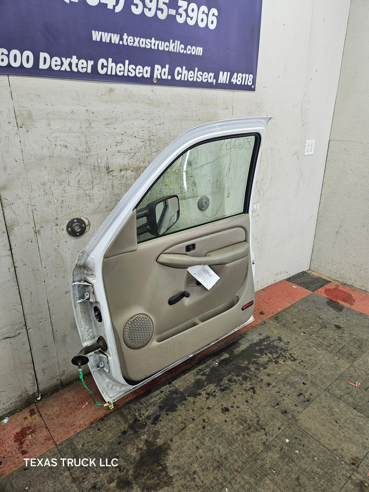 1999-2006 Chevrolet Silverado / GMC Sierra 1500 2500 3500 HD Front Passenger side Door RH