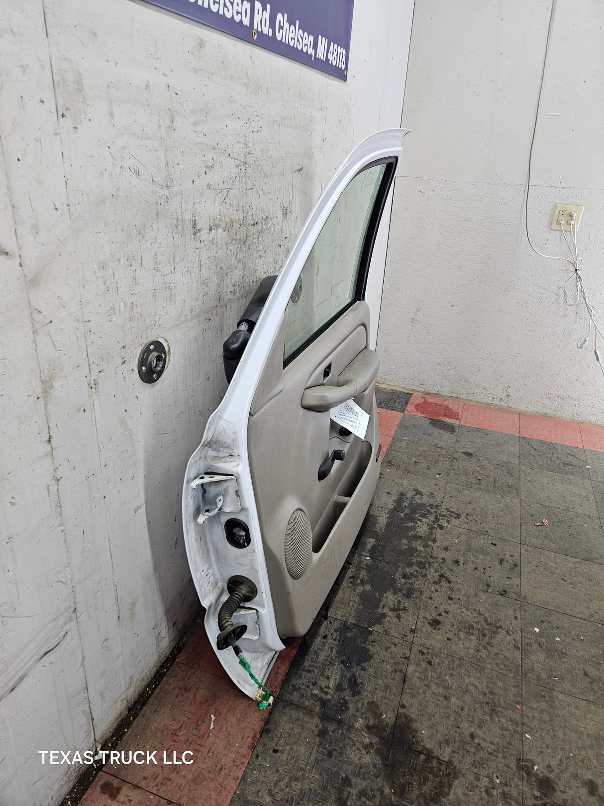 1999-2006 Chevrolet Silverado / GMC Sierra 1500 2500 3500 HD Front Passenger side Door RH