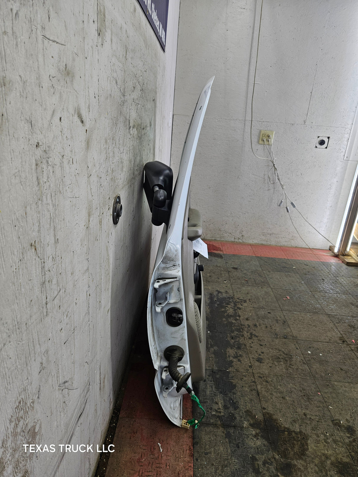 1999-2006 Chevrolet Silverado / GMC Sierra 1500 2500 3500 HD Front Passenger side Door RH