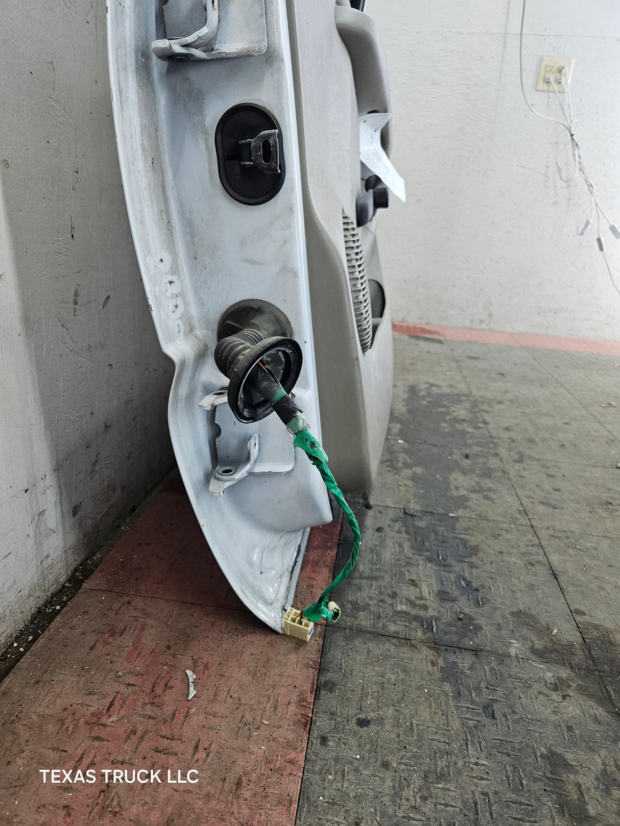 1999-2006 Chevrolet Silverado / GMC Sierra 1500 2500 3500 HD Front Passenger side Door RH