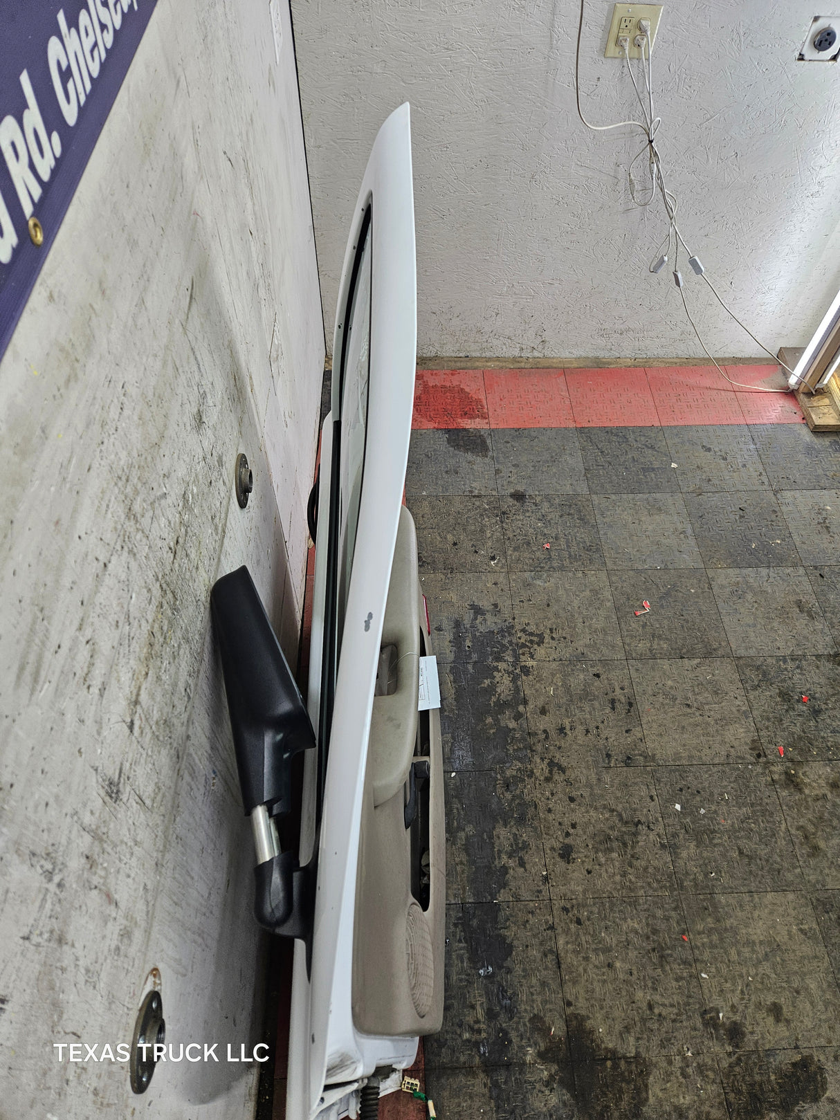 1999-2006 Chevrolet Silverado / GMC Sierra 1500 2500 3500 HD Front Passenger side Door RH