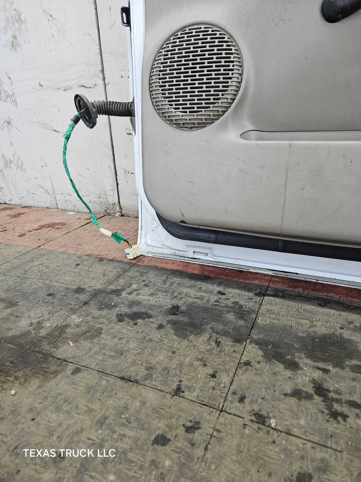 1999-2006 Chevrolet Silverado / GMC Sierra 1500 2500 3500 HD Front Passenger side Door RH