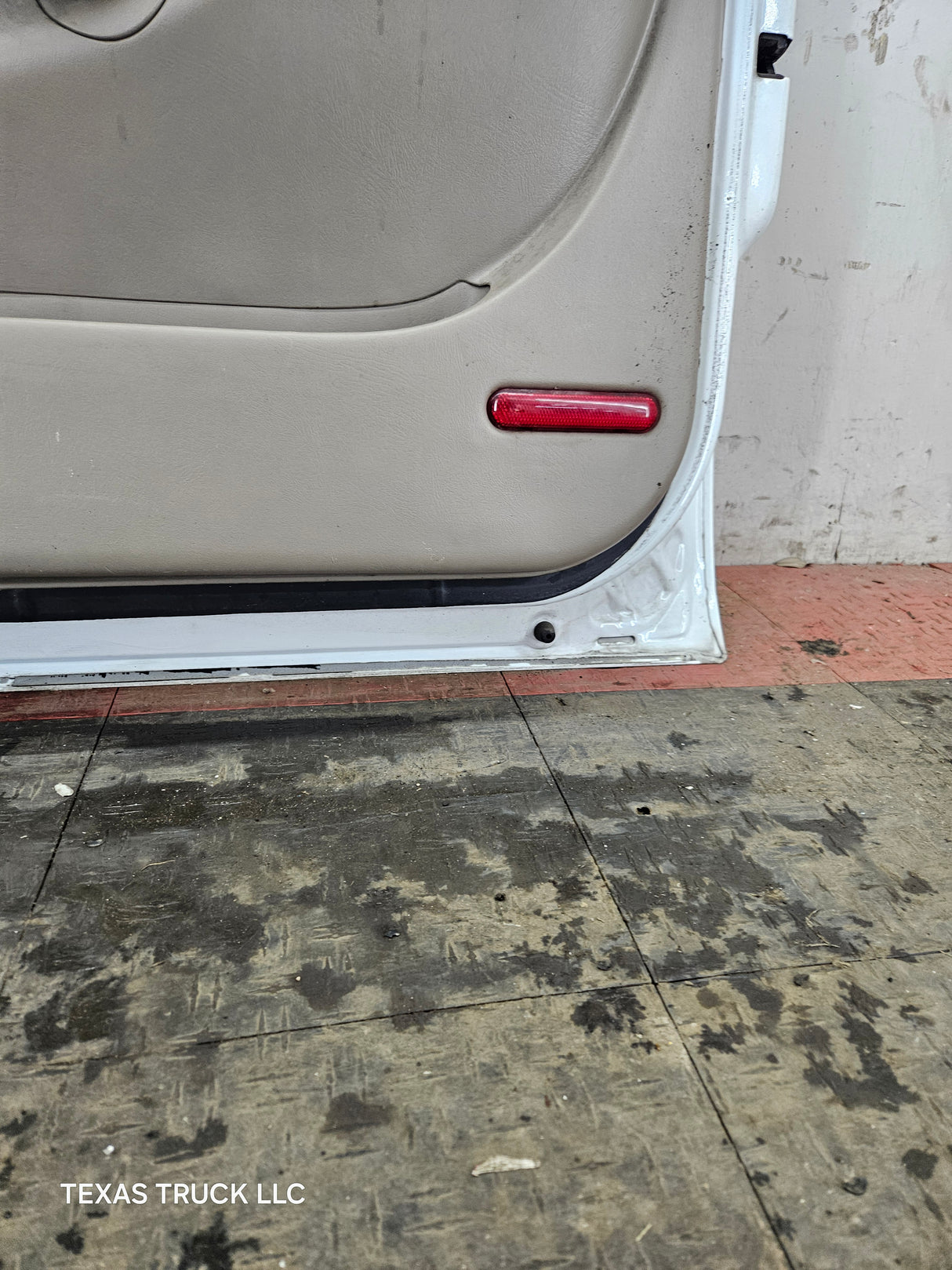 1999-2006 Chevrolet Silverado / GMC Sierra 1500 2500 3500 HD Front Passenger side Door RH