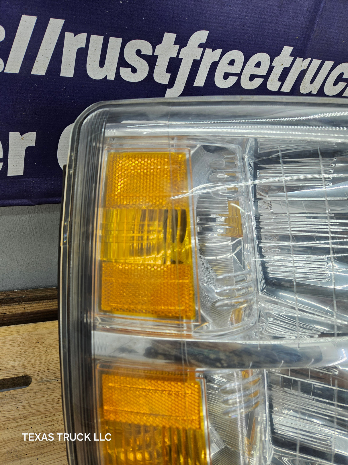 2007-2013 Chevrolet Silverado 1500 2500 3500 RH Passenger Side Halogen Headlight 25833679