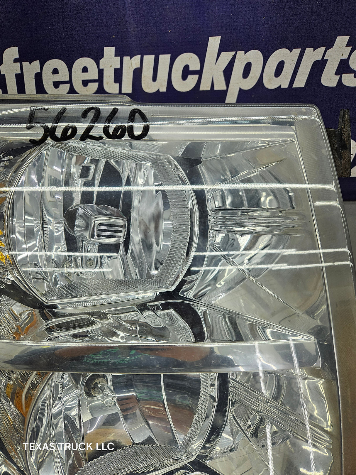 2007-2013 Chevrolet Silverado 1500 2500 3500 RH Passenger Side Halogen Headlight 25833679