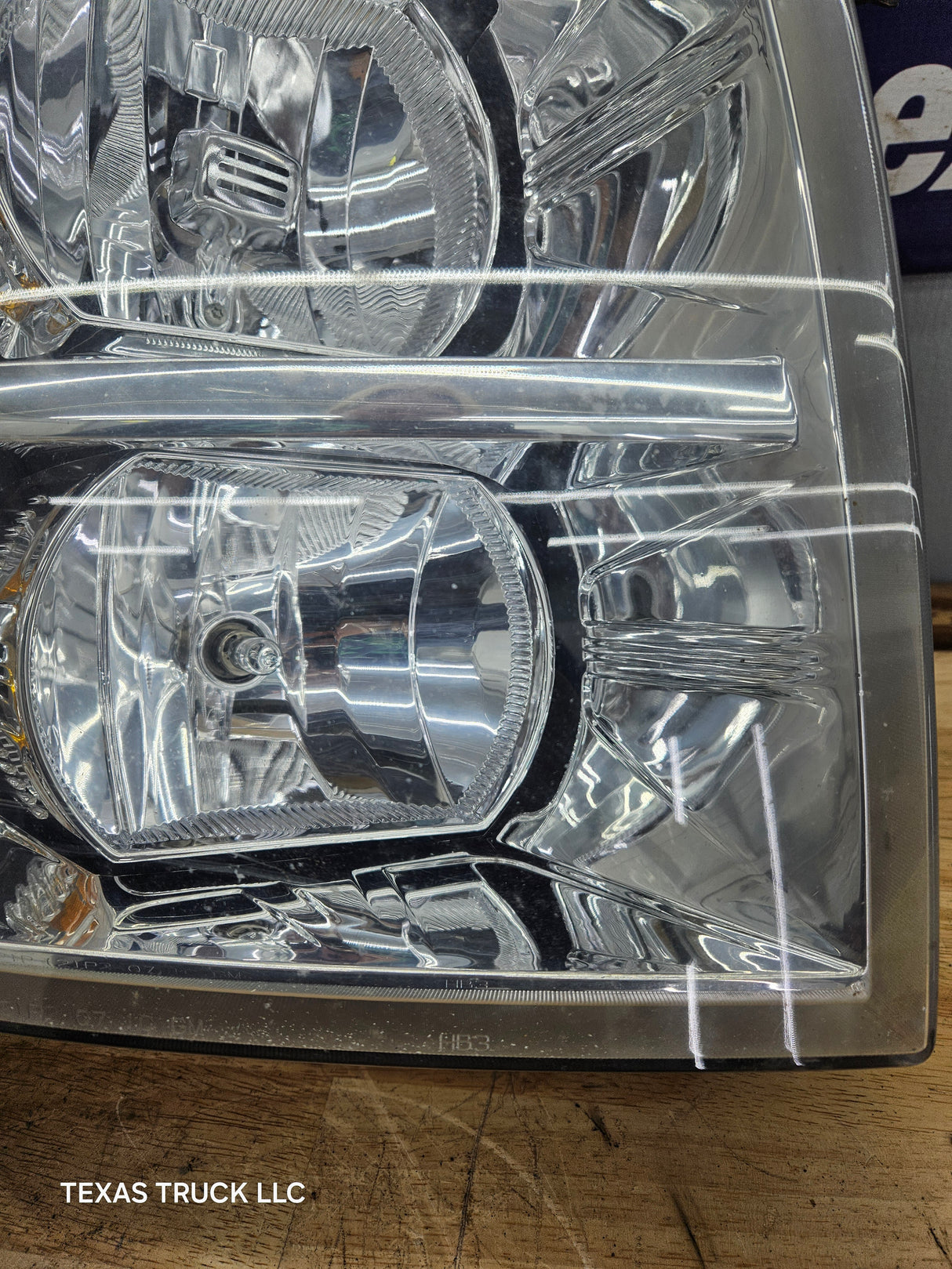 2007-2013 Chevrolet Silverado 1500 2500 3500 RH Passenger Side Halogen Headlight 25833679