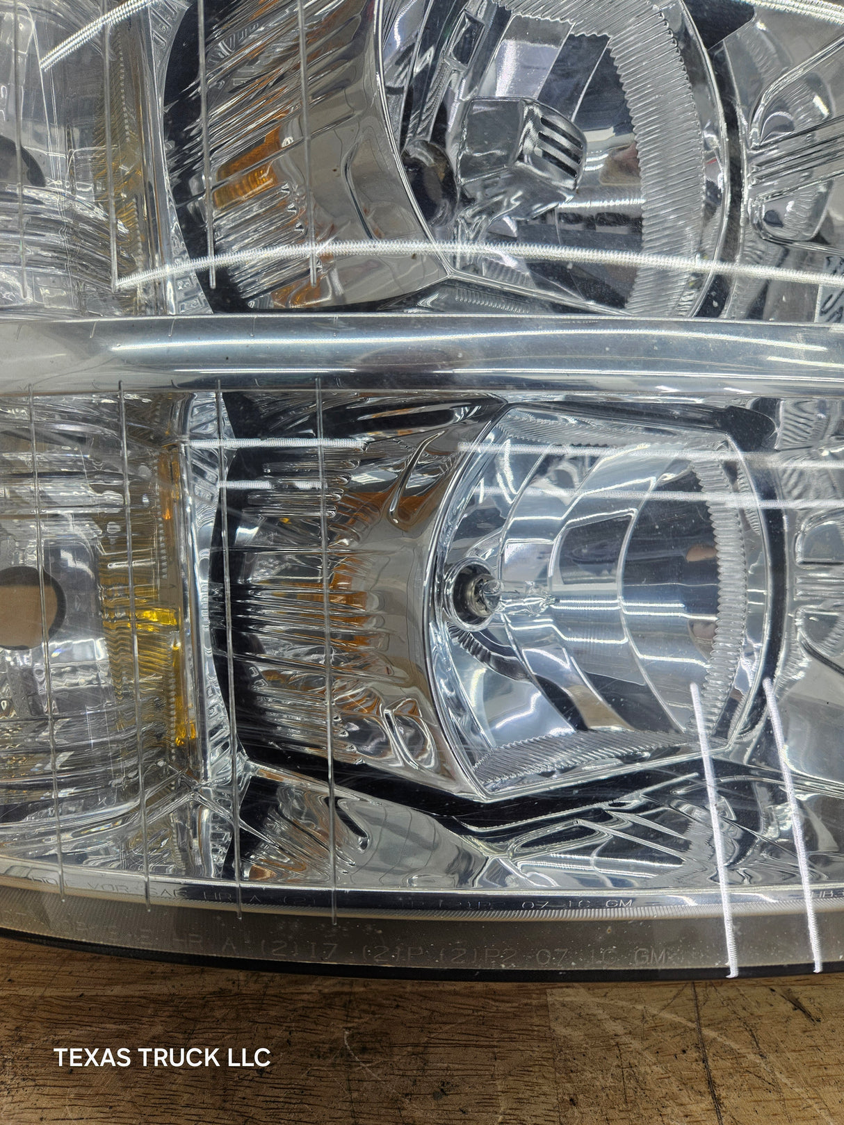 2007-2013 Chevrolet Silverado 1500 2500 3500 RH Passenger Side Halogen Headlight 25833679