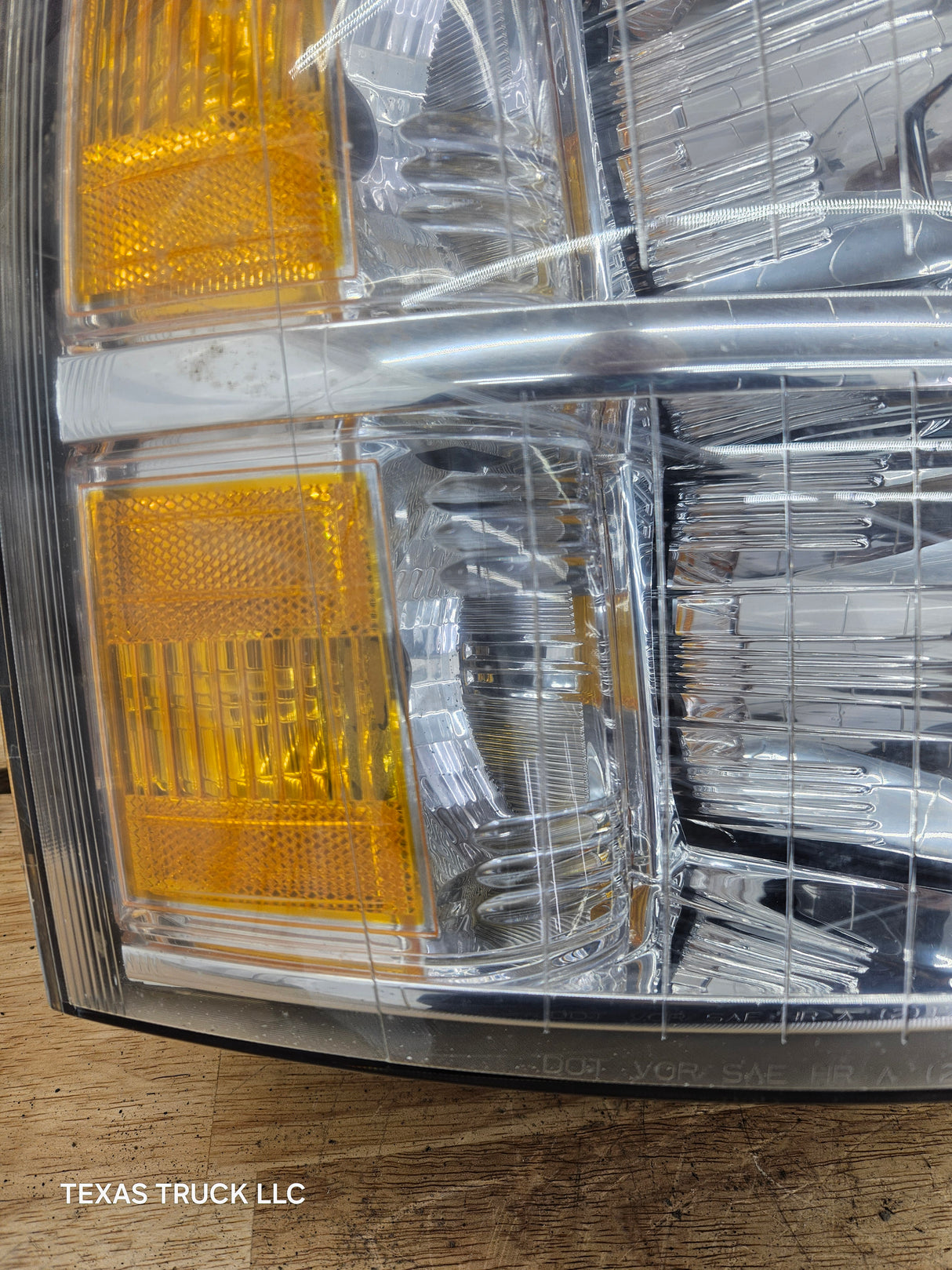 2007-2013 Chevrolet Silverado 1500 2500 3500 RH Passenger Side Halogen Headlight 25833679