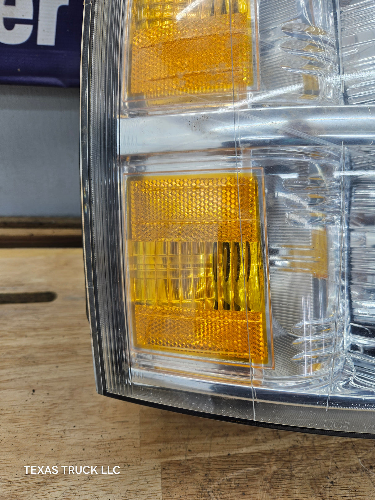 2007-2013 Chevrolet Silverado 1500 2500 3500 RH Passenger Side Halogen Headlight 25833679