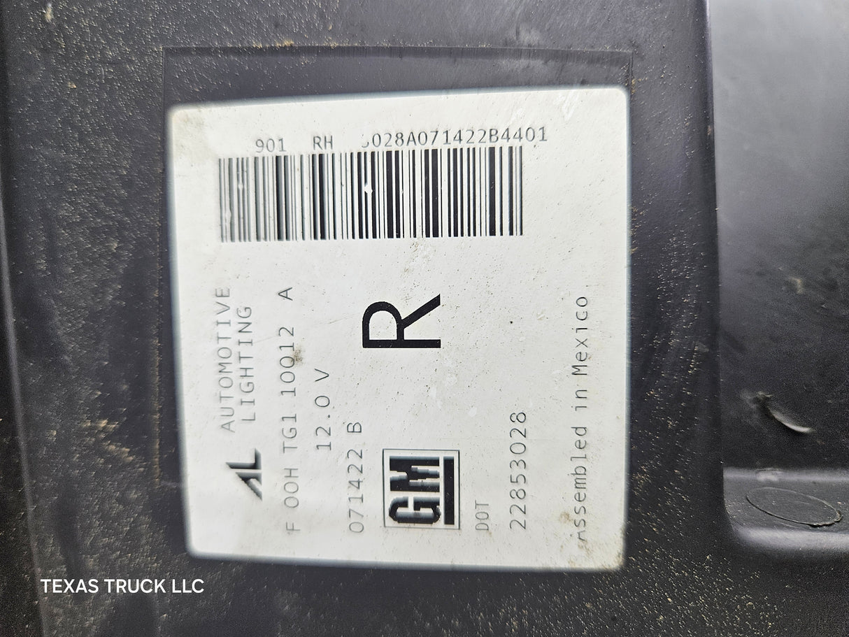 2007-2013 Chevrolet Silverado 1500 2500 3500 RH Passenger Side Halogen Headlight 25833679