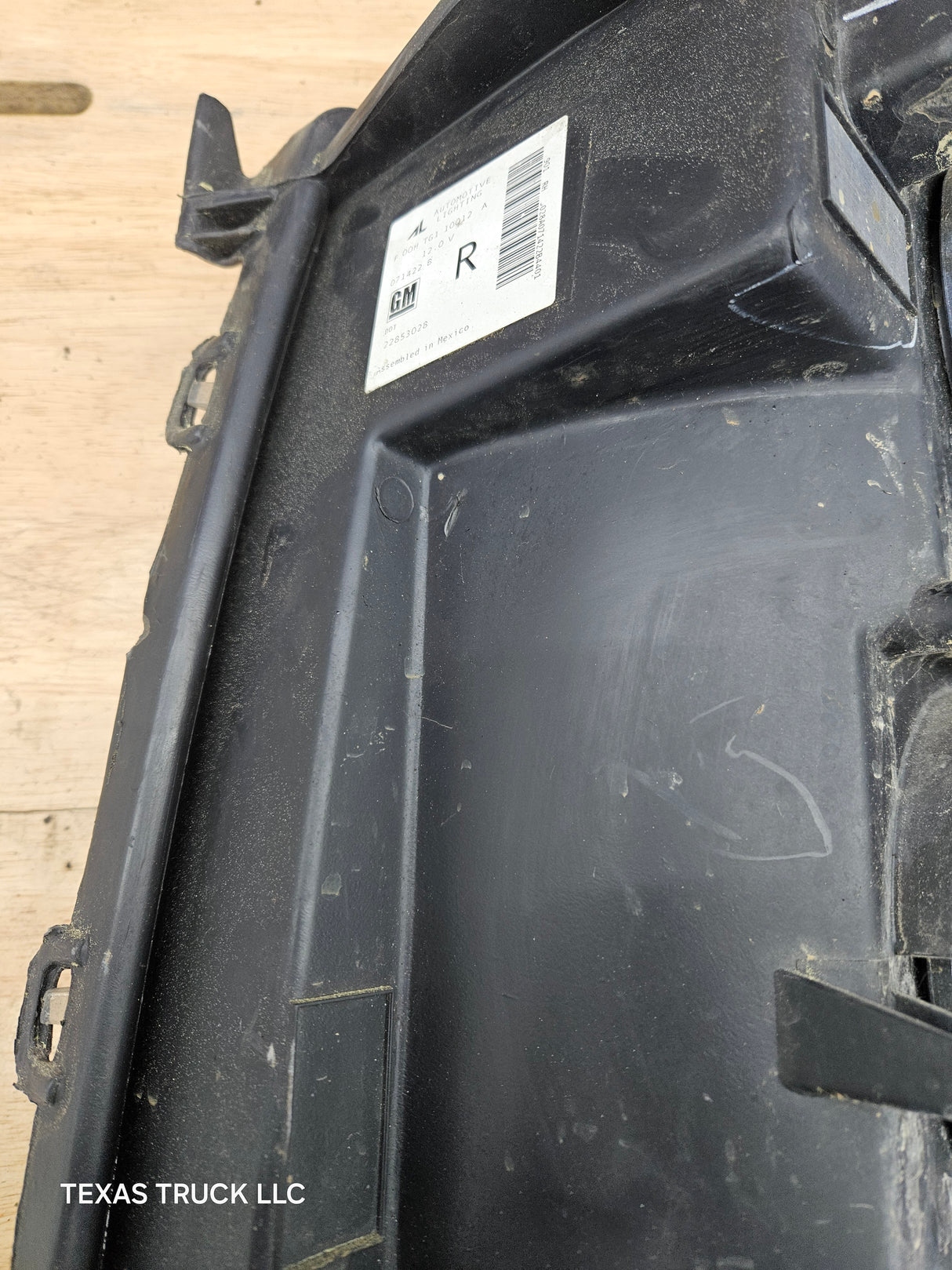 2007-2013 Chevrolet Silverado 1500 2500 3500 RH Passenger Side Halogen Headlight 25833679