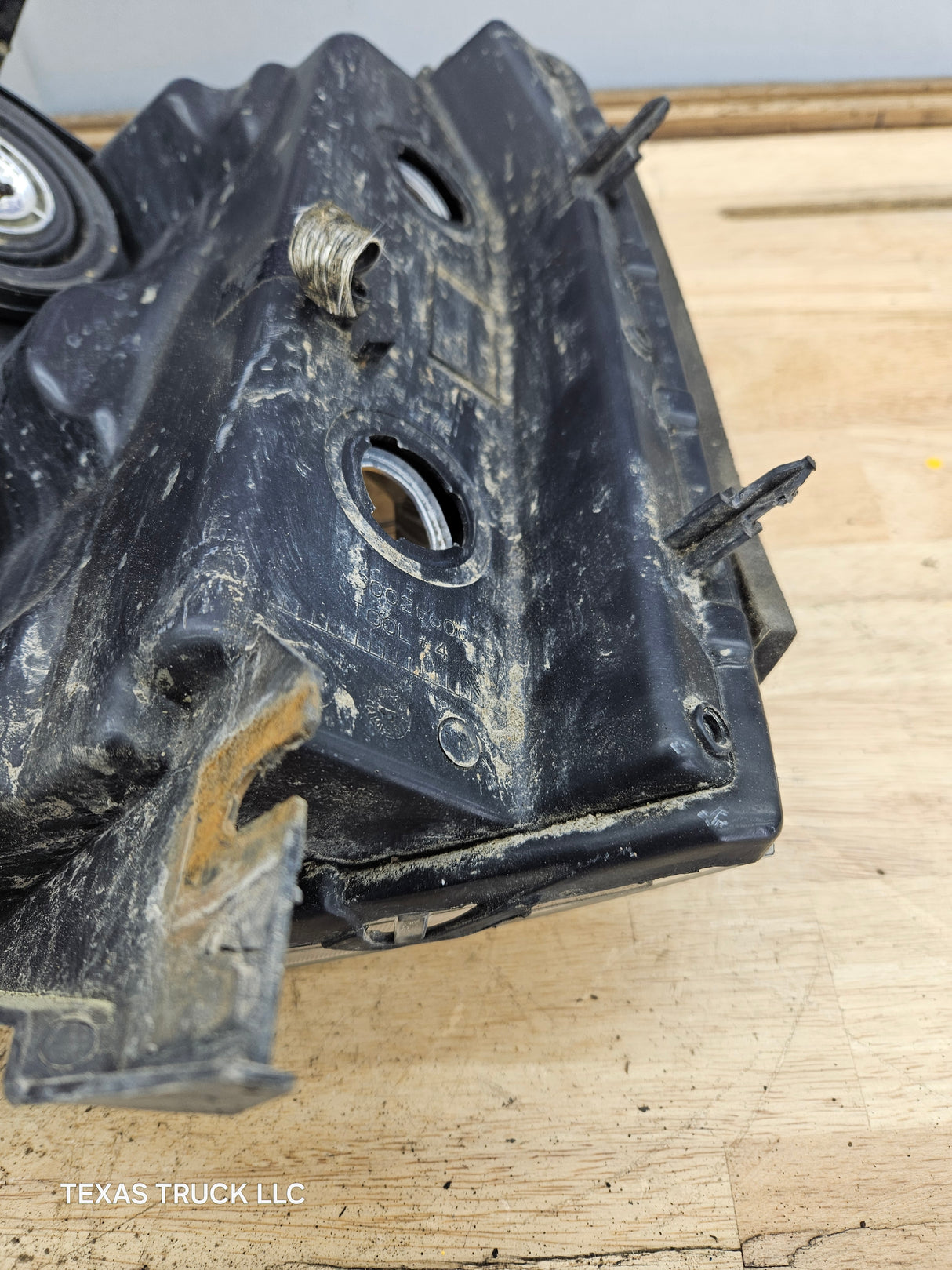 2007-2013 Chevrolet Silverado 1500 2500 3500 RH Passenger Side Halogen Headlight 25833679