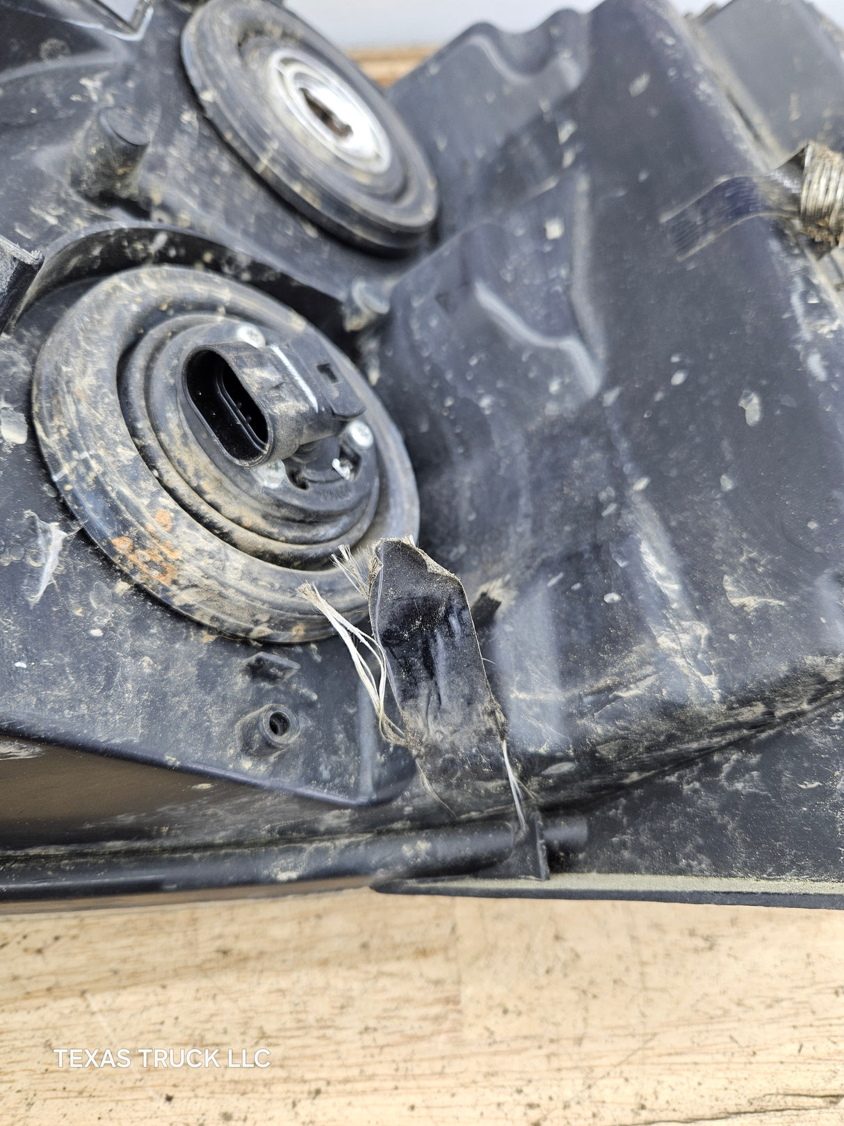 2007-2013 Chevrolet Silverado 1500 2500 3500 RH Passenger Side Halogen Headlight 25833679