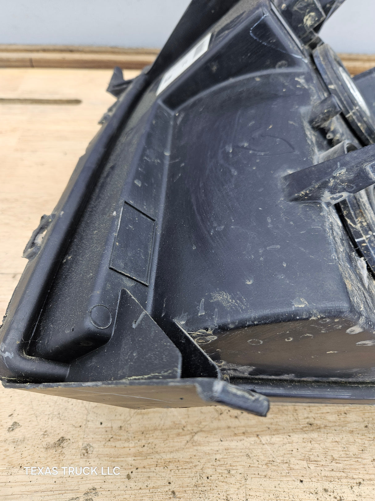 2007-2013 Chevrolet Silverado 1500 2500 3500 RH Passenger Side Halogen Headlight 25833679