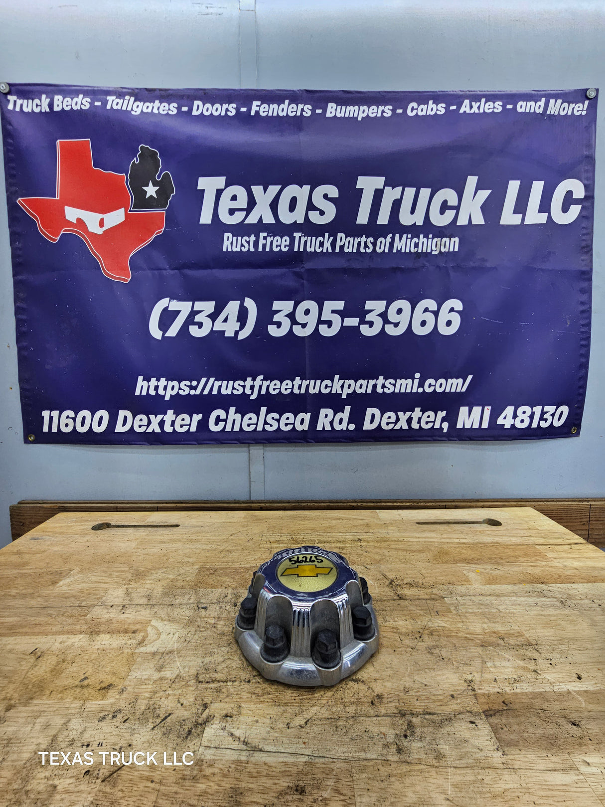 1999-2006 OEM Chevrolet Silverado 8 Lug Wheel Center Hub Cap Lug Cover