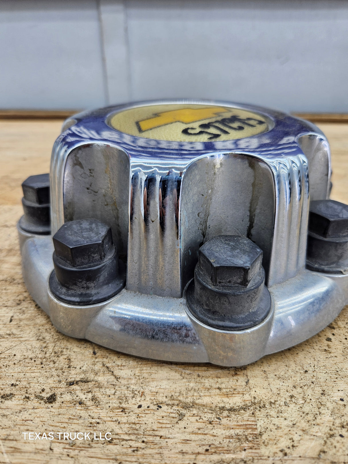 1999-2006 OEM Chevrolet Silverado 8 Lug Wheel Center Hub Cap Lug Cover