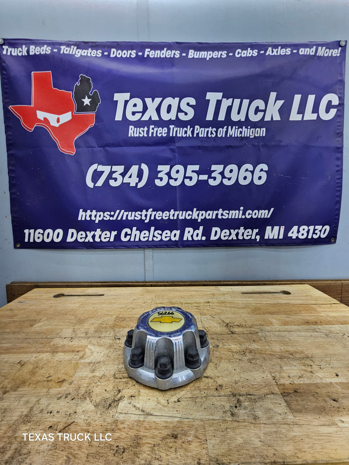 1999-2006 OEM Chevrolet Silverado 8 Lug Wheel Center Hub Cap Lug Cover