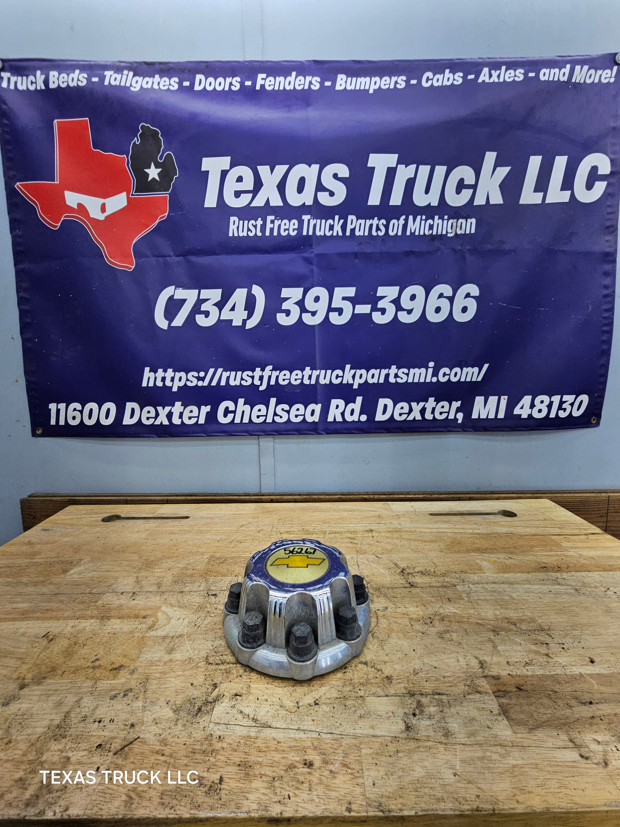 1999-2006 OEM Chevrolet Silverado 8 Lug Wheel Center Hub Cap Lug Cover