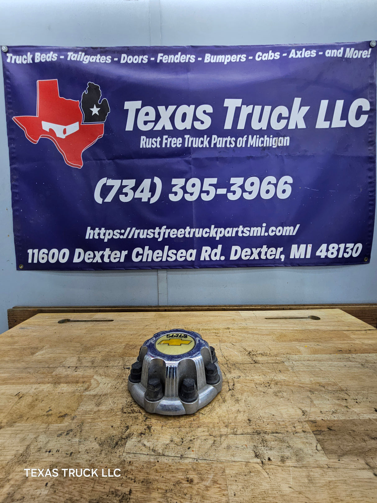 1999-2006 OEM Chevrolet Silverado 8 Lug Wheel Center Hub Cap Lug Cover