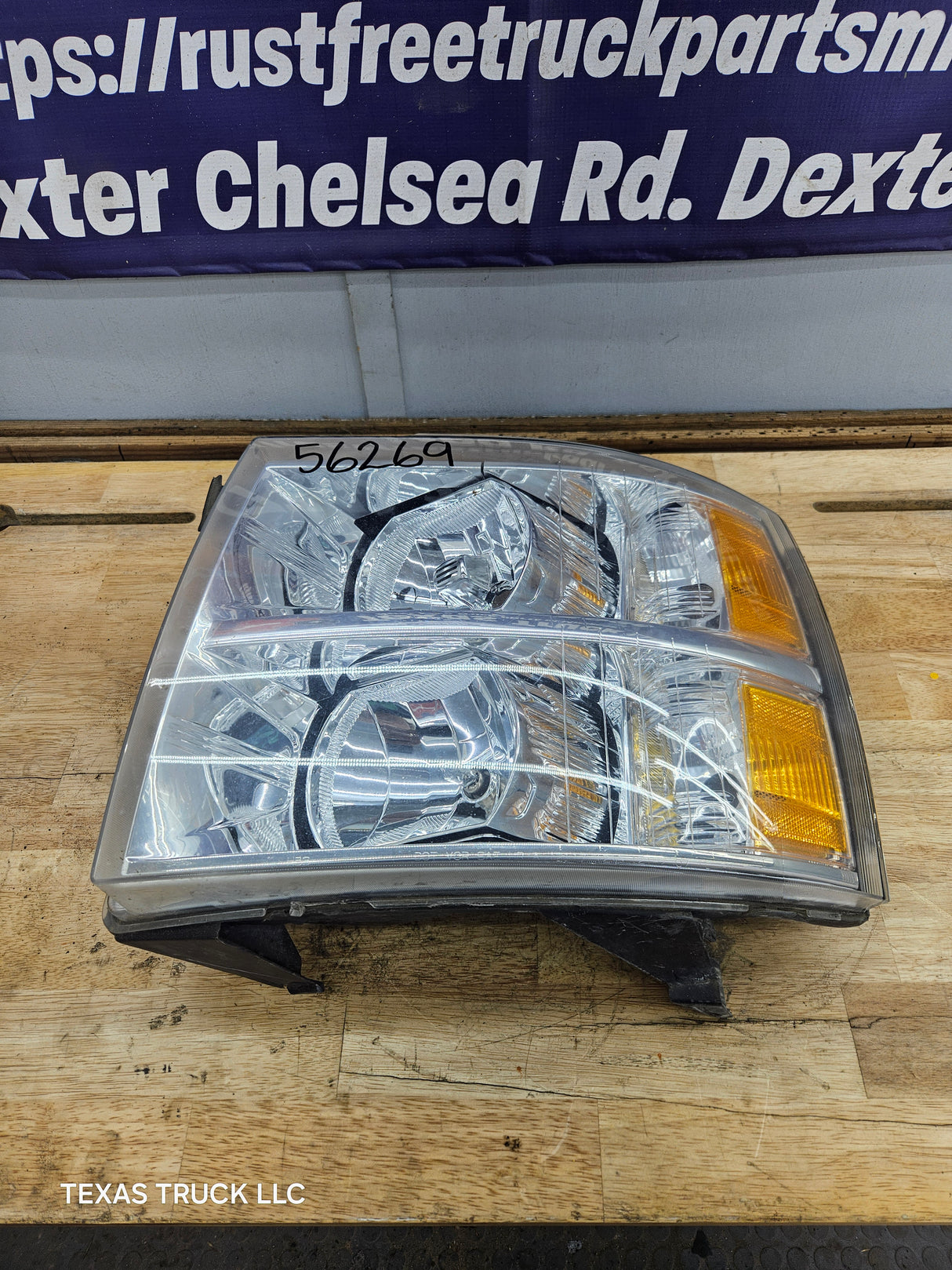 2007-2013 Chevrolet Silverado 1500 2500 3500 LH Driver Side Halogen Headlight 25833678