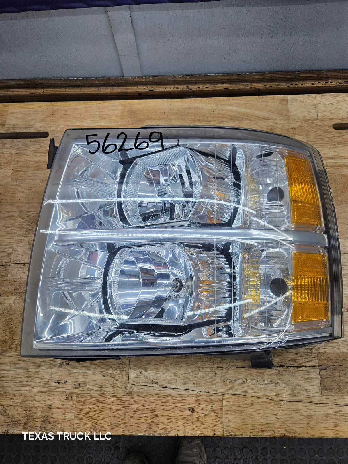 2007-2013 Chevrolet Silverado 1500 2500 3500 LH Driver Side Halogen Headlight 25833678