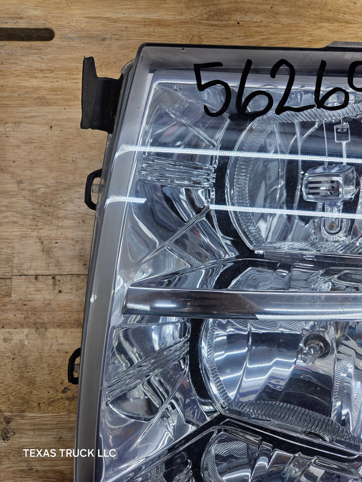 2007-2013 Chevrolet Silverado 1500 2500 3500 LH Driver Side Halogen Headlight 25833678