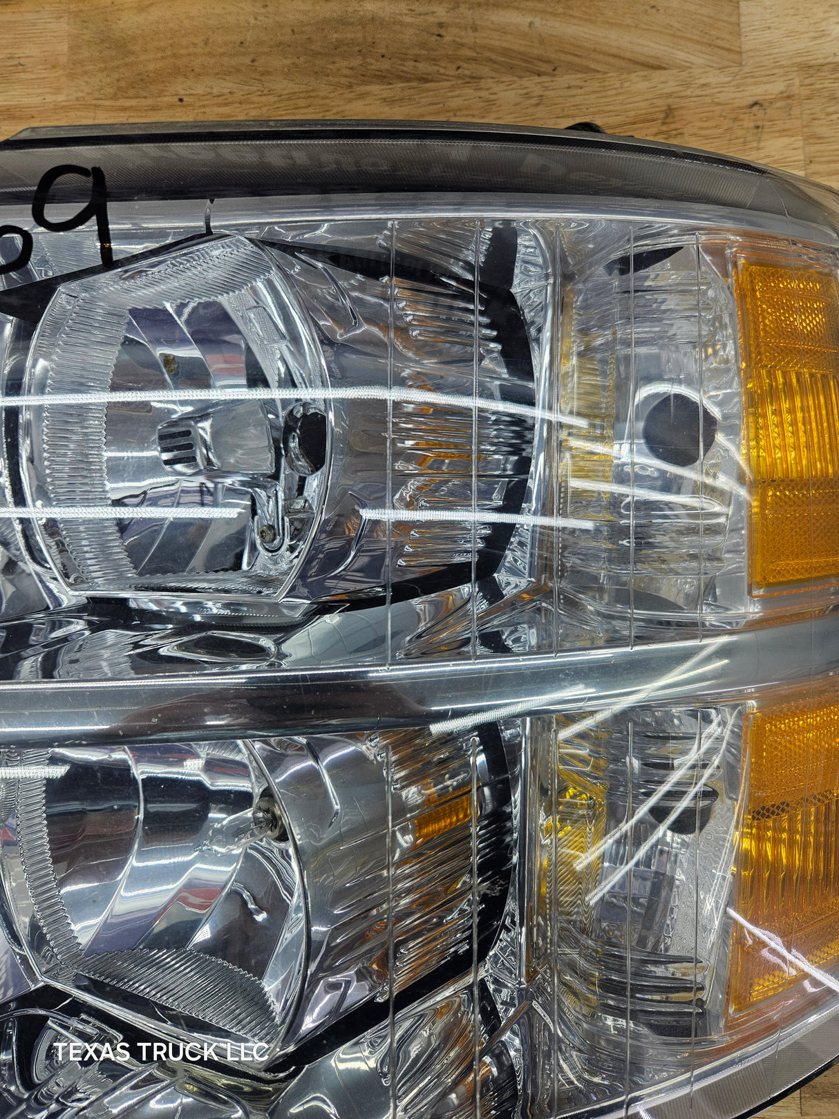 2007-2013 Chevrolet Silverado 1500 2500 3500 LH Driver Side Halogen Headlight 25833678