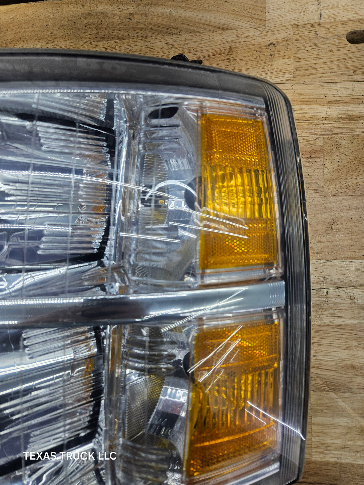 2007-2013 Chevrolet Silverado 1500 2500 3500 LH Driver Side Halogen Headlight 25833678