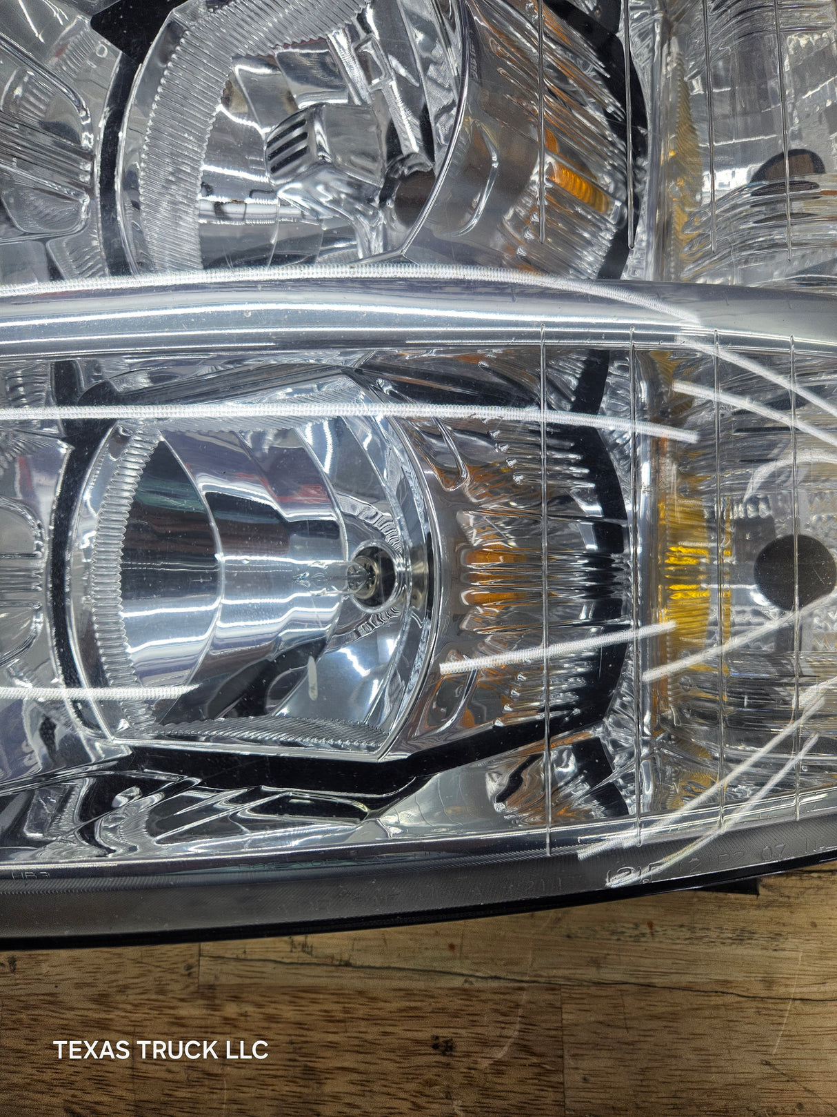 2007-2013 Chevrolet Silverado 1500 2500 3500 LH Driver Side Halogen Headlight 25833678