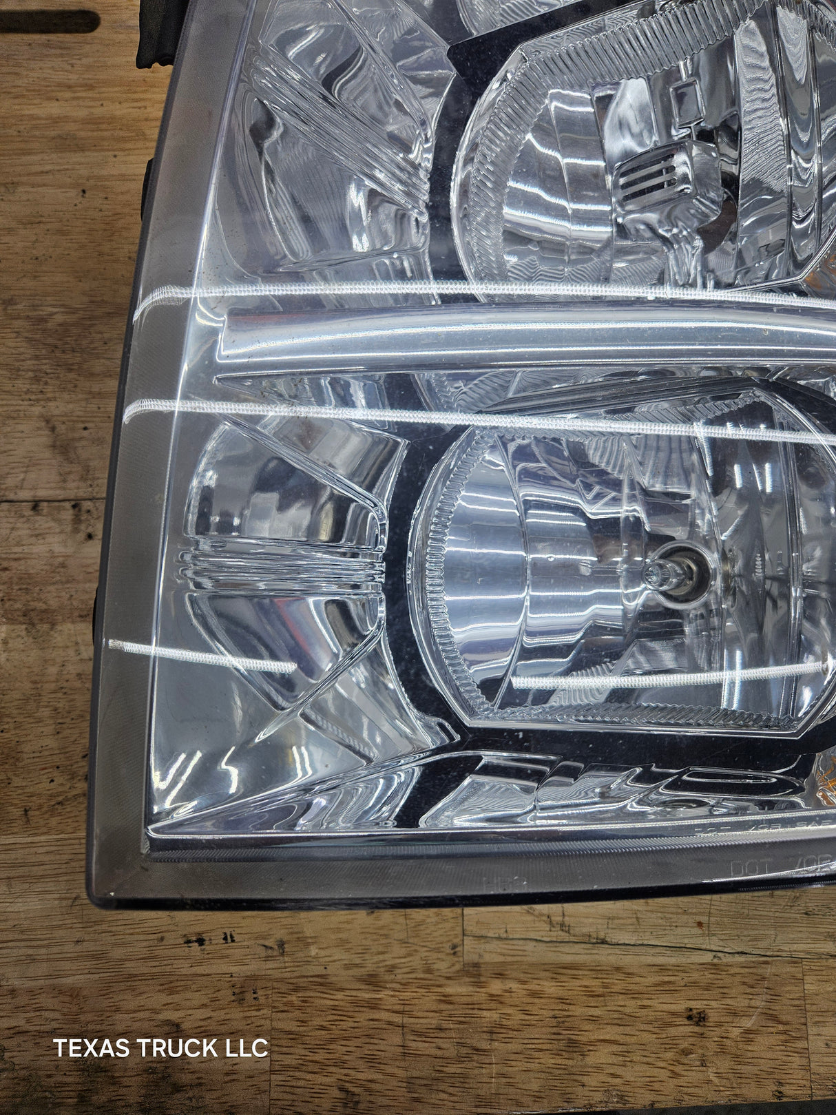2007-2013 Chevrolet Silverado 1500 2500 3500 LH Driver Side Halogen Headlight 25833678