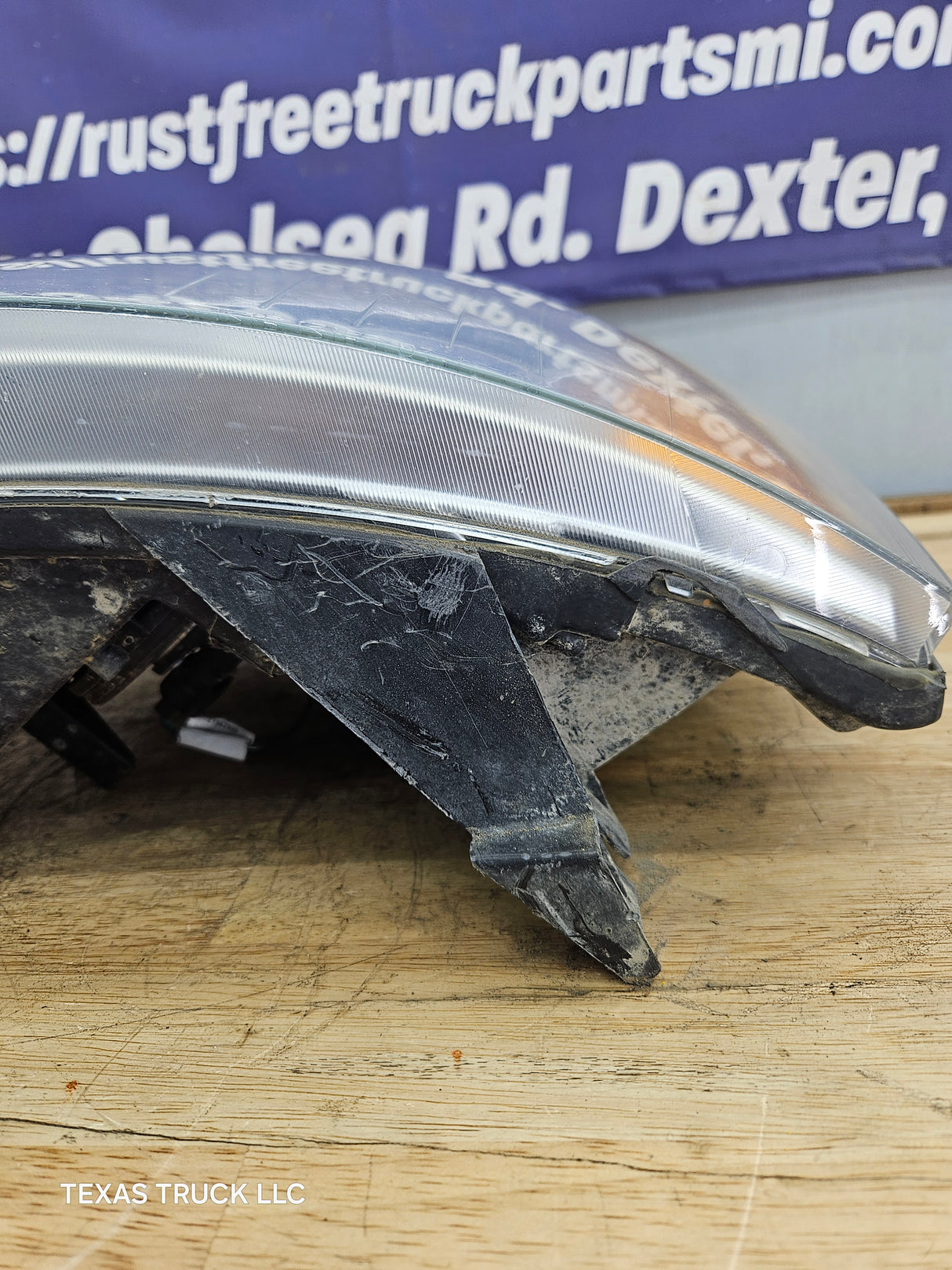 2007-2013 Chevrolet Silverado 1500 2500 3500 LH Driver Side Halogen Headlight 25833678