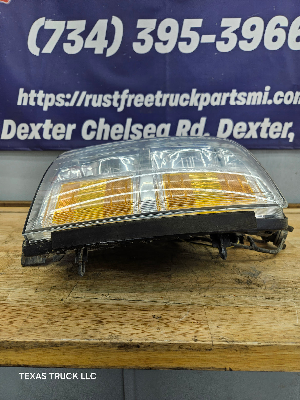 2007-2013 Chevrolet Silverado 1500 2500 3500 LH Driver Side Halogen Headlight 25833678