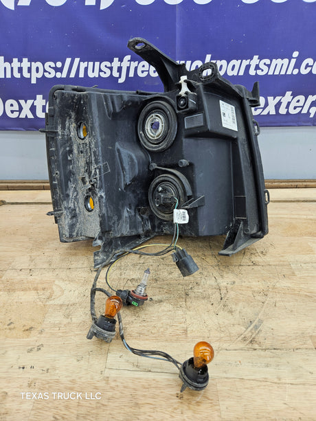 2007-2013 Chevrolet Silverado 1500 2500 3500 LH Driver Side Halogen Headlight 25833678