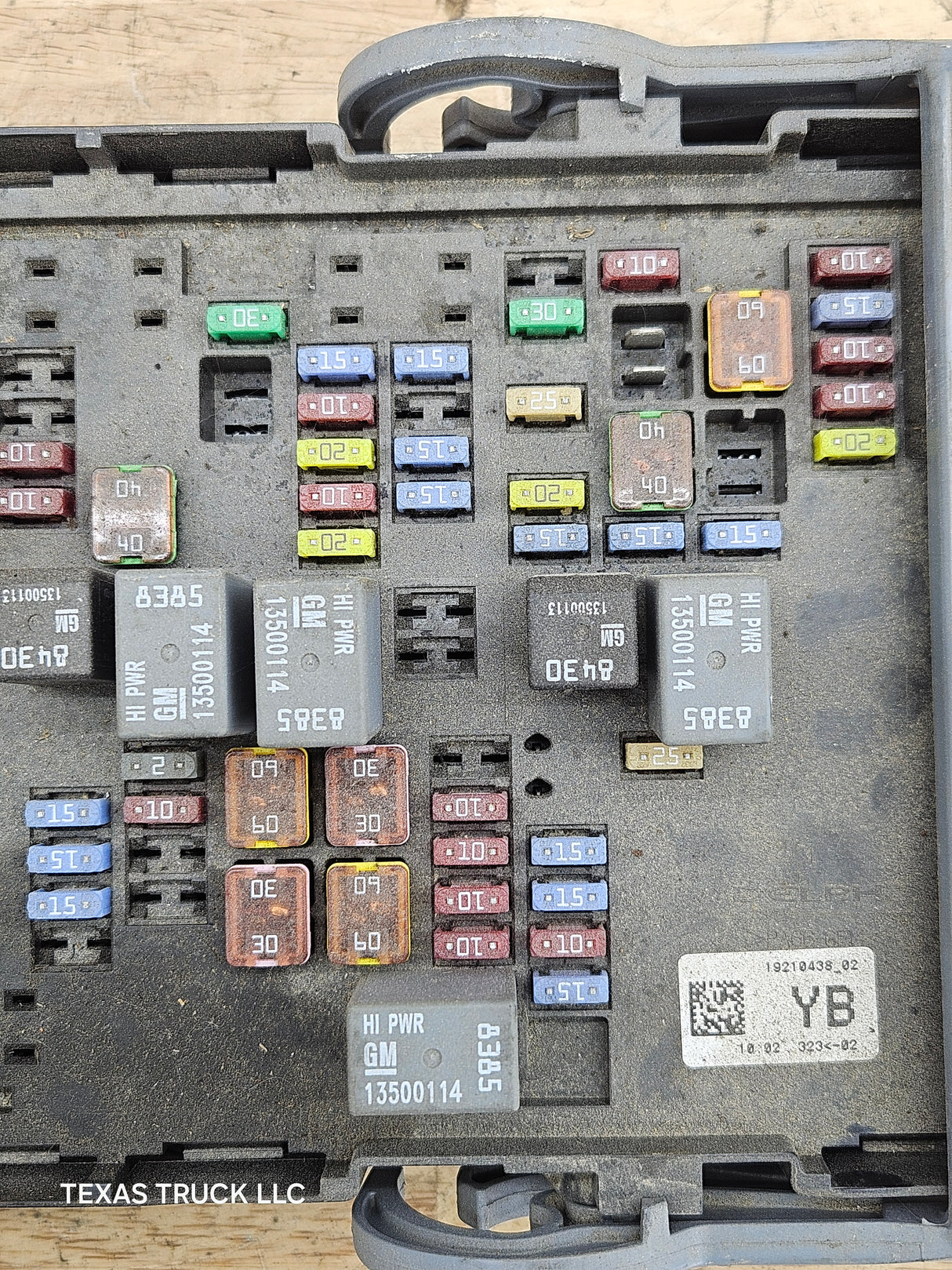 2010-2013 Chevrolet Silverado / GMC Sierra 1500 2500 3500 Engine Bay Fuse Box